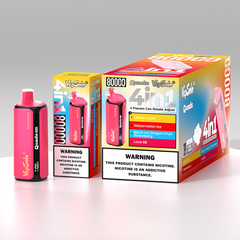 Dispositif de vapotage jetable VapSolo Quads 4-en-1 et son emballage présentant 8000 bouffées et quatre saveurs en rotation : citron vert, pastèque glacée, fruit du dragon fraise glacé et Love 66.